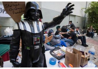 Demi Jadi Orang Pertama yang Nonton Film Terbaru Star Wars, Puluhan Fans Rela Berkemah di Depan Bioskop Seminggu Sebelum Film Dirilis