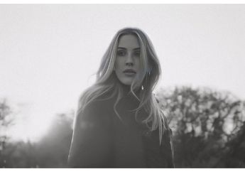 Tunjukkan Aksi Heroik, Ellie Goulding Selamatkan Nyawa Pengemudi Mobil yang Terseret Truk Sejauh 1 Mil!