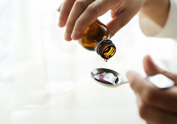 Minum Obat Batuk Bisa Bantu Wanita Cepat Hamil? Begini Faktanya!