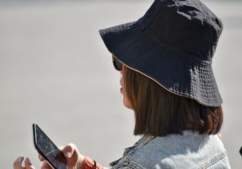 Sering Memakai Topi Bisa Membuat Rambut Rontok, Mitos atau Fakta?