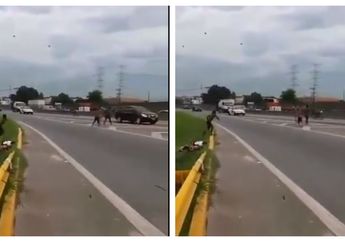 Asyik Main Genangan Air Pinggir Tol, Seorang Bocah Tertabrak Mobil Sampai Melayang dan Terpental Jauh Lalu Terkapar Tak Berdaya di Jalanan!