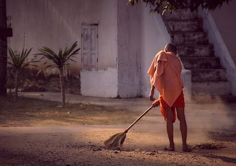 Benarkah Menyapu Saat Perayaan Imlek 2026 Bisa Membawa Sial?