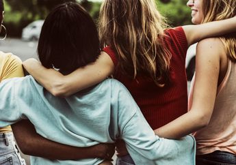 Beruntungnya Punya Mereka, Inilah 4 Zodiak Paling Setia Kawan