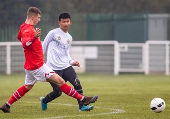 Terima Tantangan Legenda Timnas Inggris, Kapten Garuda Select Dapat Sepatu