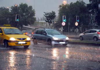 Berbahayakah Jika Berada di Mobil saat Ada Petir? #AkuBacaAkuTahu