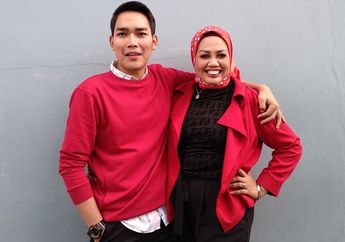 Potong Gigi Demi Pacar Brondongnya, Elly Sugigi: Gue Merasa Makin Cantik!
