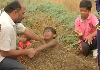 Gegara Anaknya Idap DIsabilitas, Puluhan Orang Tua Ini Kubur Hidup-hidup Putra Mereka, Simak Videonya!