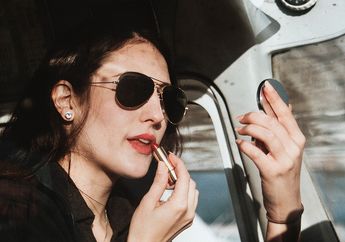 Tak Perlu Touch Up, Simak 4 Tips Membuat Lipstik Awet Anti Luntur dan Tidak Menempel pada Gigi!