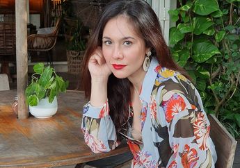 Aduhai! Pede Tampil Seksi Nggak Pakai Bra Hingga Dada Terlihat, Tampilan Wulan Guritno Bikin Deg-degan!