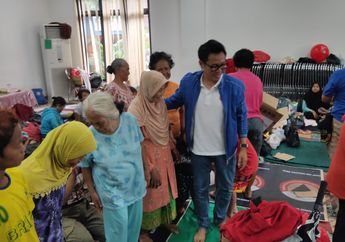 Eko Patrio Sambangi Korban Banjir, Warga: Mas Eko Disini Jangan Melawak Ya!