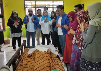 Baru Injakkan Kaki Buat Serahkan Bantuan, Komedian Kondang Ini Sudah Kena Semprot Warga Korban Banjir: 'Jangan Lakukan Ini, Mas'