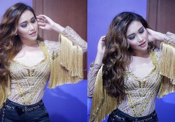 Ditemani Sang Ayah, Ayu Ting Ting Kunjungi Korban Banjir di Depok