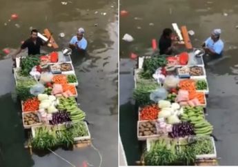 Tetap Getol Cari Rezeki Meski Banjir Melanda Jakarta, Pedagang Sayur Ini Gunakan Rakit untuk Keliling Jajakan Dagangannya, Warganet: Kirain di Kalimantan!