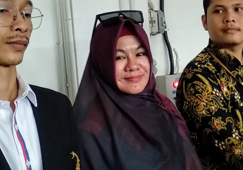 Tak Hanya Bipolar, Ibunda Medina Zein Sebut sang Putri Kena Postpartum Blues karena Takut Menggendong Bayinya Sendiri!