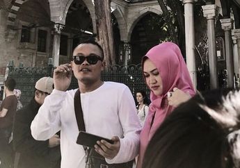 Ngaku Masih Cinta dengan Mendiang Lina Hingga Antarkan Sampai ke Liang Lahat, Sule Ternyata Bakal Nikah Lagi Pada April 2020 dan Segera Bertunangan, Sang Pengacara: Tadinya Mau Februari, Tapi Diundur...