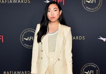 Menangkan Penghargaan Aktris Terbaik di Golden Globes 2020, Bintang Crazy Rich Asians Awkwafina Torehkan Sejarah!