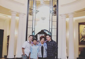 Ruben Onsu dan Betrand Peto Kelilingi Rumah Super Megah Otis Hahijary dan Nikmati Perpustakaan Bergaya Klasik Bareng Anak Yatim