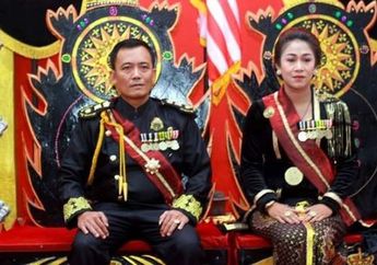 Sebelas Dua Delas dengan Baju Kerajaan Brunei Darussalam, Harga Seragam Keraton Agung Sejagat Tembus Rp 3 Juta dan Wajib Dibayar Setiap Anggotanya