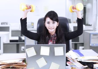 Merasa Tak Punya Waktu Lagi untuk Berolahraga? Yuk, Coba Praktekkan 8 Latihan Sederhana dari Balik Meja Kerja Ini, Mau?