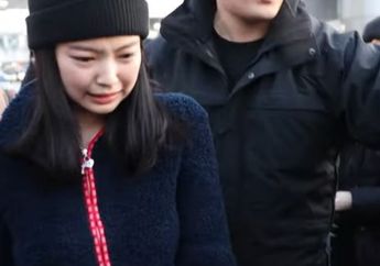Tanpa Senyuman Sepulang dari Indonesia, Jennie Blackpink Tundukkan Kepala Sambil Tutupi Matanya, Ada Apa?