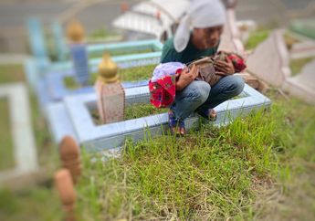 Viral Foto Seorang Pria yang Hanya Bisa Luntang-luntung Usai Ditolak Pemakaman Desa Karena Akan Makamkan Bayinya, Alasannya Bikin Netizen Murka!