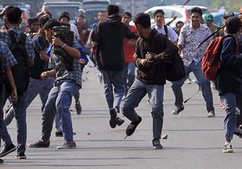 Kronologi Tawuran Pemuda di Flyover Klender Saat Tahun Baru 2026, Saling Serang Pakai Petasan