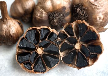 Bentuknya Mirip Arang, Inilah 4 Manfaat Tak Terduga Bawang Hitam bagi Kesehatan