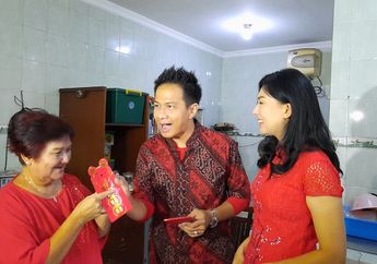 Beri Angpau Gambar Tikus Logam Kepada Sang Ibunda, Delon Thamrin Jelaskan Maknanya
