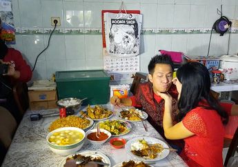 Pamer Masakan Sang Ibunda Saat Imlek, Delon Thamrin Jelaskan Arti Masakan yang Dipercaya Mendatangkan Kebaikan