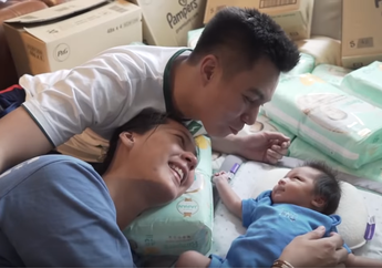 Terheran-heran Lihat Foto Anaknya saat Tersenyum, Baim Wong: Mukanya Kenapa Jahil Banget?!