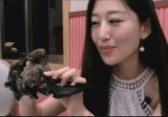 Populerkan Makan Sup Kelelawar yang Diduga sebagai Biang Kerok Virus Corona, Influencer Ini Sampai Dapat Ancaman Mati!