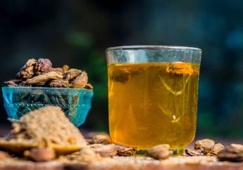 Mengejutkan! Minum Air Hangat & Kapulaga Punya 7 Manfaat Hebat Ini!