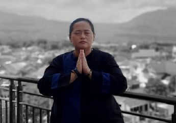 Mbak You Beri Teguran, Feni Rose dan Chika Jessica Lakukan Hal yang Dilarang saat Ziarah ke Makam Lina Jubaedah