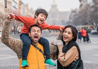 Ngaku Dirinya Bukan Suami Romantis, Raffi Ahmad Justru Berikan Hadiah Perhiasan Berlian Senilai Rp 49 Juta saat Berada di Paris untuk Nagita Slavina