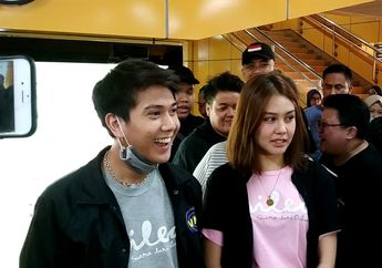 Iqbaal Ramadhan dan Vanesha Prescilla Antusias Gelar Meet and Greet Film Milea di Stasiun KRL Gondangdia