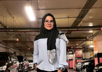 Sarita Abdul Mukti Berbagi Rezeki di Tengah Wabah covid-19 Bersama Putrinya Shakilla Astari