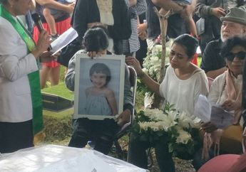 Bak Firasat Sebelum Putri Semata Wayangnya Meninggal, Karen Pooroe Tidak Bisa Tidur Selama 3 Hari Lamanya Sampai WhatsApp Sang Suami: Saya Hubungi Dia Jam 1 Malam, Ternyata Saat Itu Putri Saya Sudah Tidak Ada...