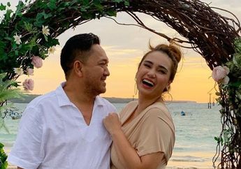 Dukung Kondisi Feby Febiola Usai Kemoterapi, Franky Sihombing Rela Cukur Habis Rambutnya Hingga Botak Seperti Sang Istri