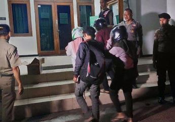 Razia Hari Valentine, Kakek-Nenek Bukan Pasangan Sah Asal Tuban Tertangkap Basah Lagi Asyik Berduaan di Kamar Hotel!