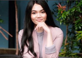 Dicap Artis Multitalenta, Rina Nose Nekat Potong dan Cat Rambut Sendiri, Gayanya yang Cekatan Bak Profesional Bikin Titi DJ Geleng Kepala!