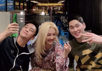Berteman Baik, Hyoyeon SNSD Tak Malu Suapi Boy William Makanan, Bung Korea Hanya Mampu Jadi Saksi Bisu!