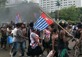Diagung-agungkan OPM sebagai Simbol Kebudayaan Mereka, Nyatanya Bendera Bintang Kejora adalah Bekas Panji-panji Klub Sepak Bola Belanda! Orang Asli Papua Ini Ceritakan Faktanya