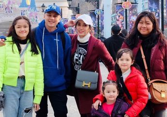 Nggak Kalah dari Gaya Orang Tuanya, Begini Potret Centil Anak Bungsu Ussy Sulistiawaty dan Andika Pratama: Bibir Merah Merona!