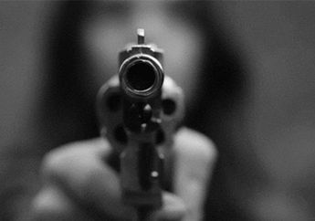 Tak Terima Dijadikan Bahan Lelucon, Pria di Jambi Tembak Wajah Tetangganya Saat Memancing!