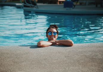 Tampik Pernyataan Bisa Hamil di Kolam Renang, Dokter Boyke Ungkap Manfaat Berenang Bagi Perempuan: Otot Panggulnya Lebih Baik!