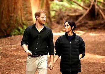 Pulang Kampung ke Inggris, Pangeran Harry Tampak Repot Bawa Tas Sendiri Saat Tiba di Stasiun Kereta