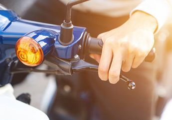 Menggunakan Rem Depan saat Menghentikan Motor Bisa Bikin Bensin Lebih Irit, Ini Alasannya!