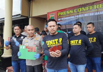 Selain Edarkan Narkoba kepada Vitalia Sesha, Kurir Turut Mengonsumsi&nbsp;Obat-obatan Terlarang