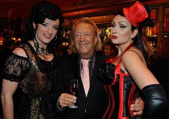 Langsung Jadi OKB, Playboy Tua Siapkan Hadiah Rp1,7 Miliar Bagi Wanita yang Bisa Membuatnya 'Mati' Karena Berhubungan Intim