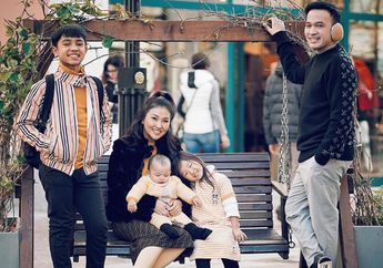 Bergelimang Harta, Sarwendah Tak Malu Kucek Pakaian Kotor dengan Memakai Daster, Netizen: Luar Biasa Bunda!